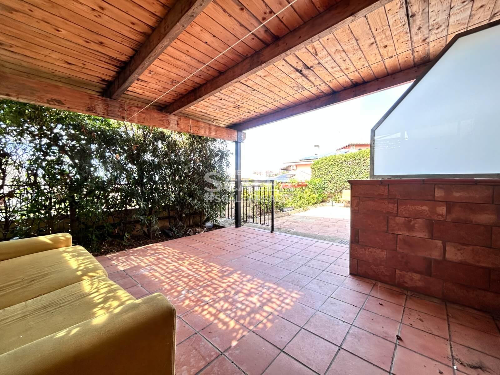 Apartament z widokiem na morze i ogrodem w centrum Scalea