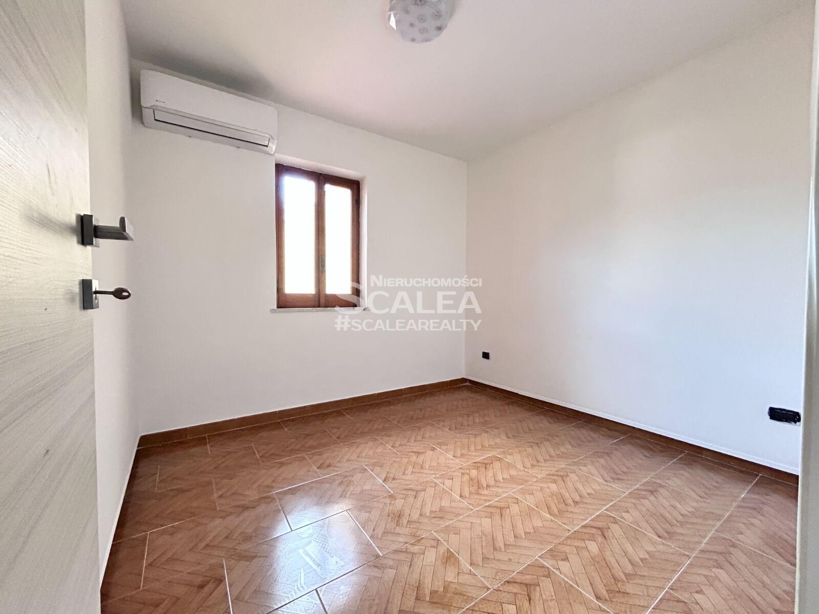 Apartament z widokiem na morze i ogrodem w centrum Scalea