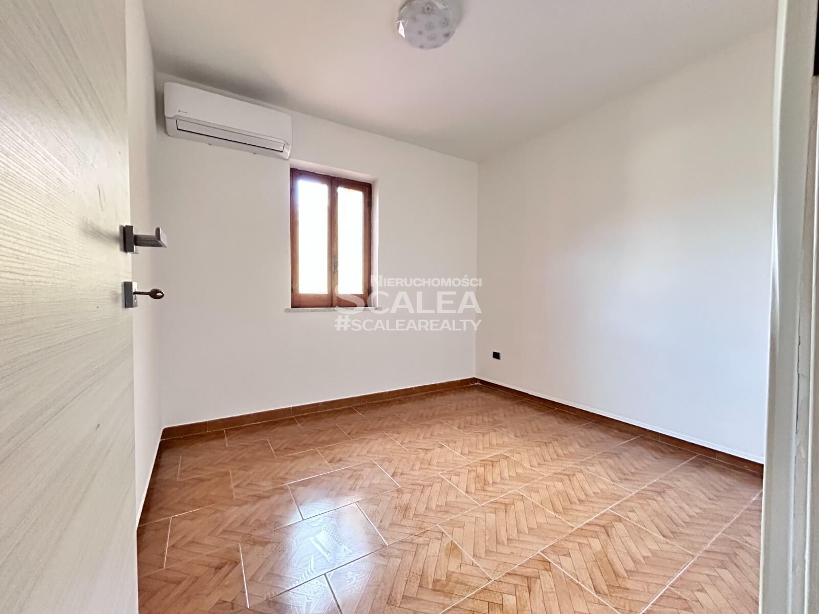 Apartament z widokiem na morze i ogrodem w centrum Scalea