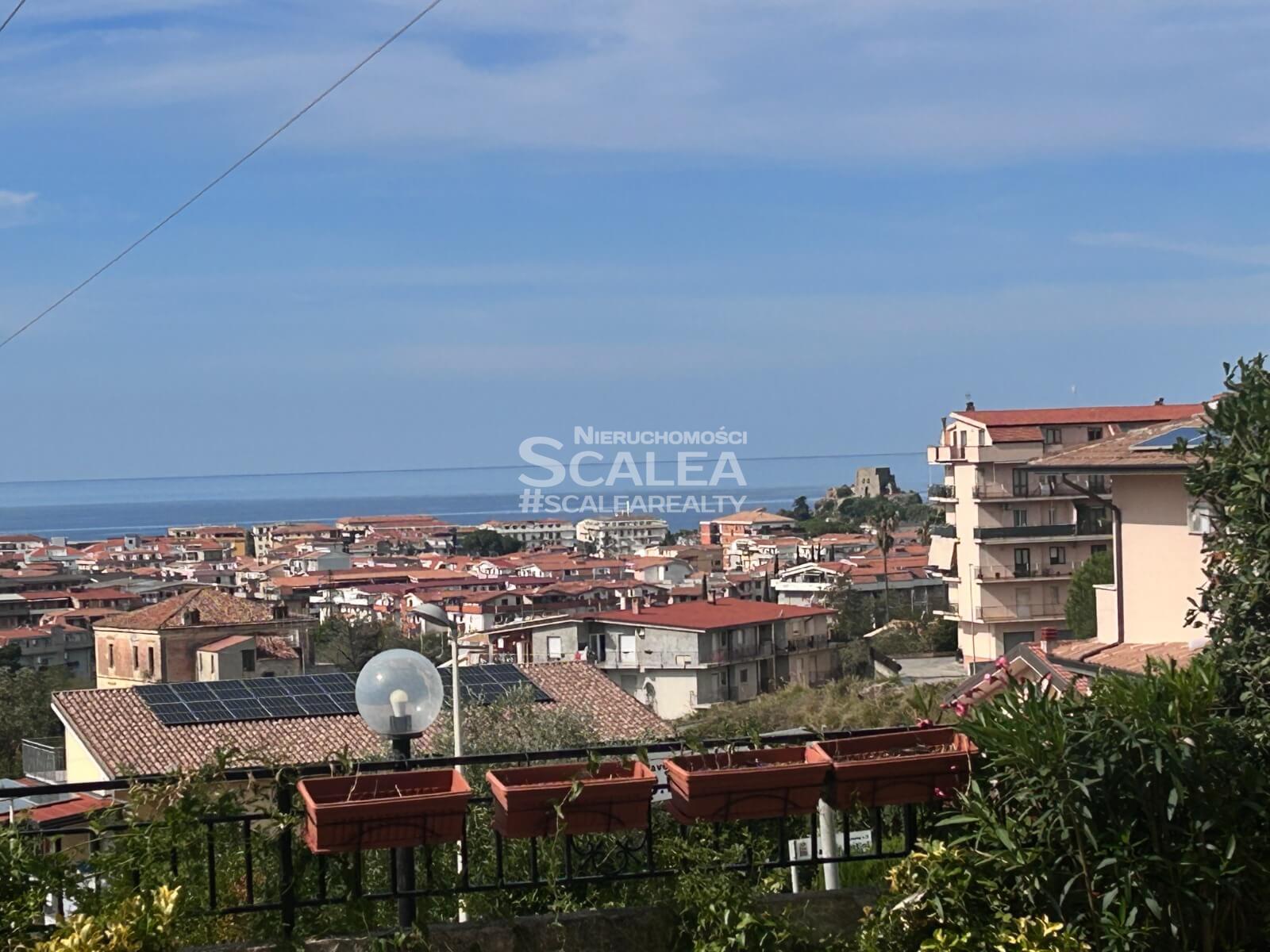 Apartament z widokiem na morze i ogrodem w centrum Scalea