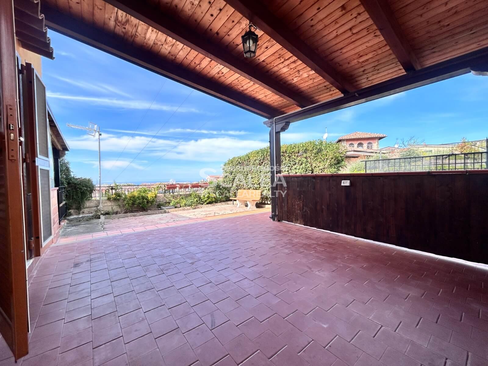 Apartament z widokiem na morze i ogrodem w centrum Scalea