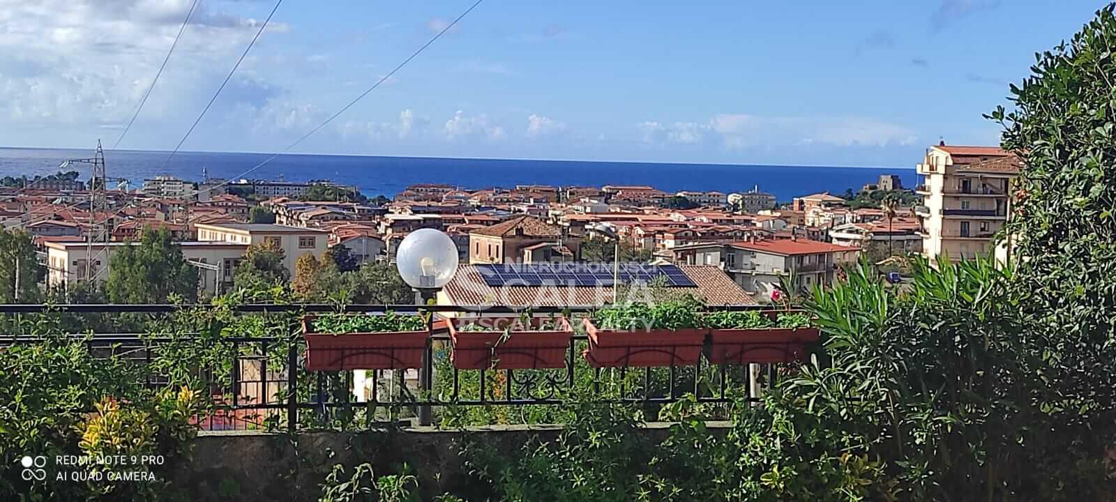 Apartament z widokiem na morze i ogrodem w centrum Scalea