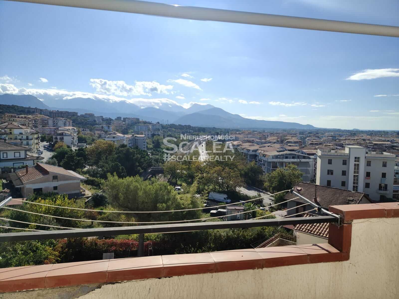Apartament w Scalea z dala od miejskiego zgiełku z widokiem na panoramę miasta