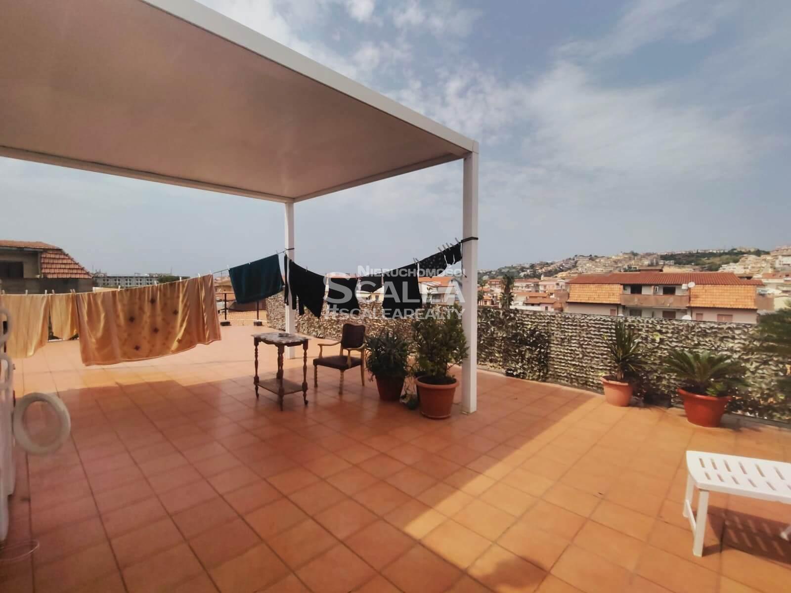 Scalea, penthouse z tarasem o powierzchni 80 m2 z panoramicznym widokiem na miasto