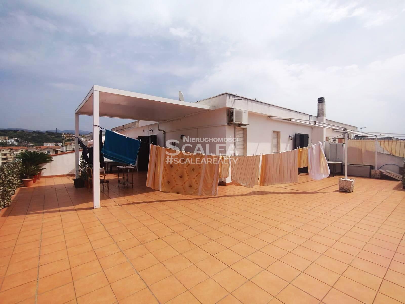 Scalea, penthouse z tarasem o powierzchni 80 m2 z panoramicznym widokiem na miasto