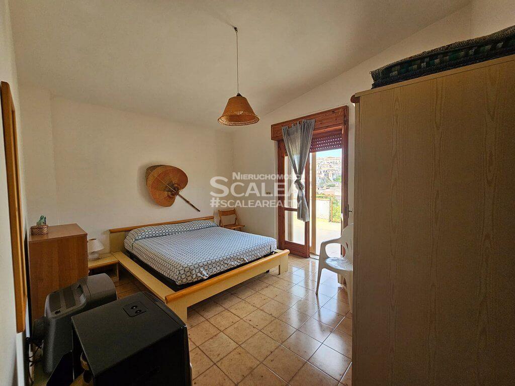 Apartament z garażem, w centrum Scalea, 80 m2 z widokiem na morze