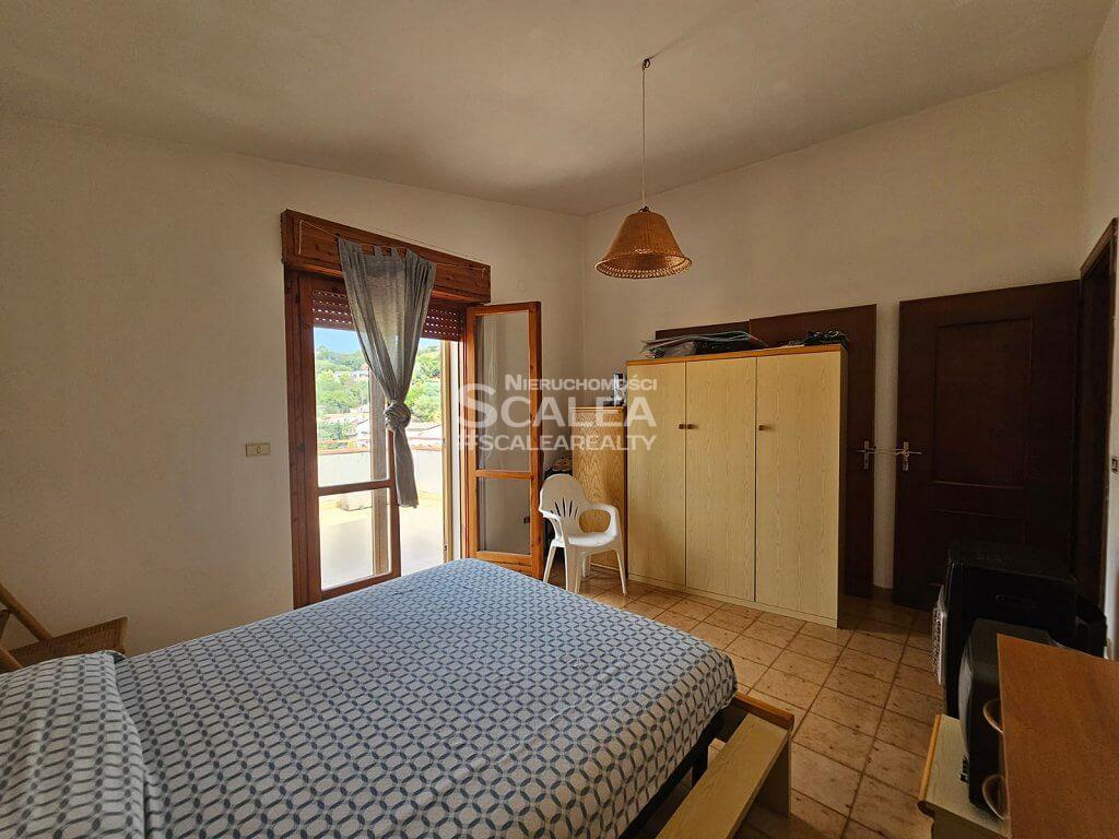 Apartament z garażem, w centrum Scalea, 80 m2 z widokiem na morze