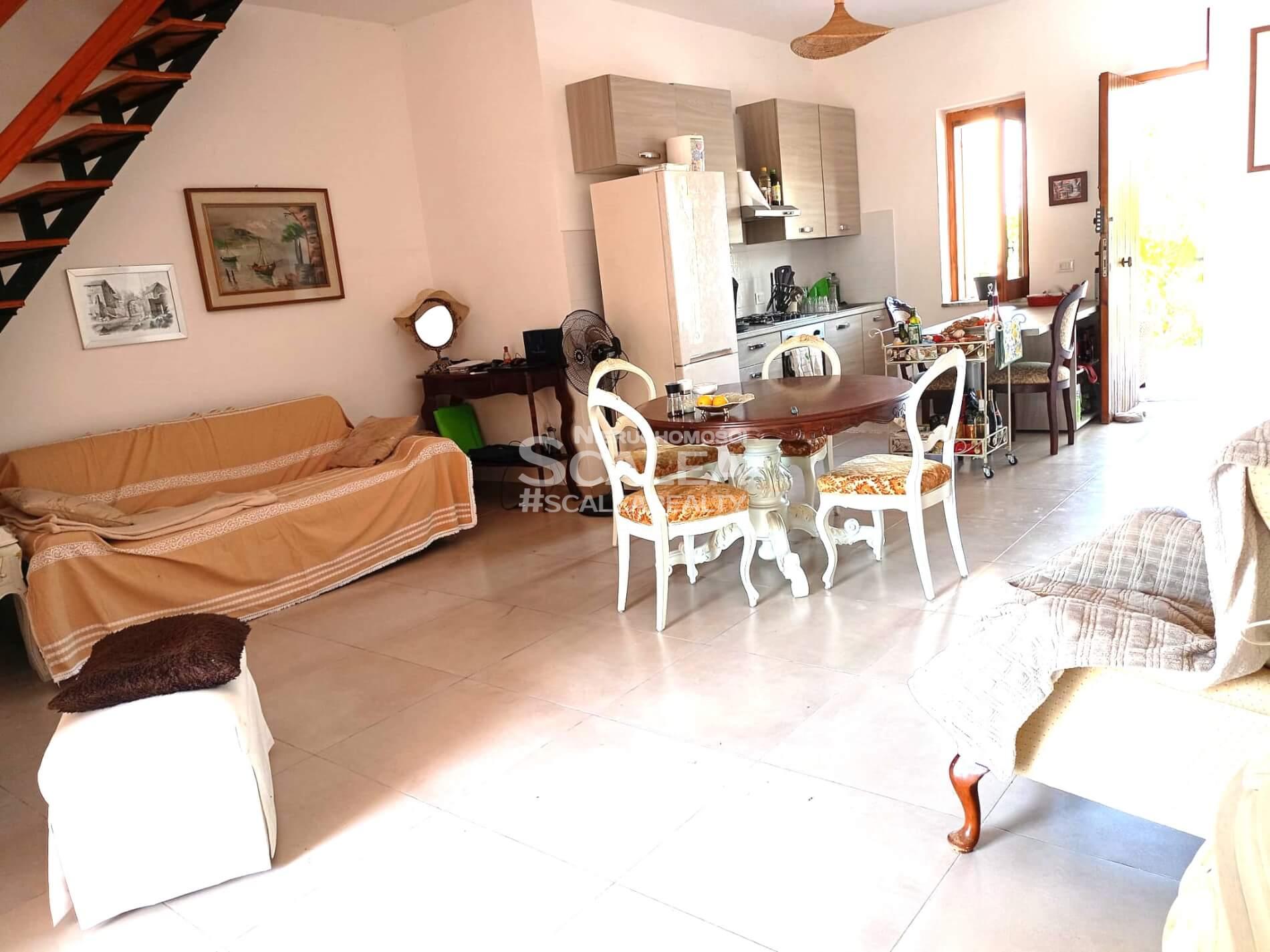 Willa w Baia del Carpino z basenem i widokiem na morze