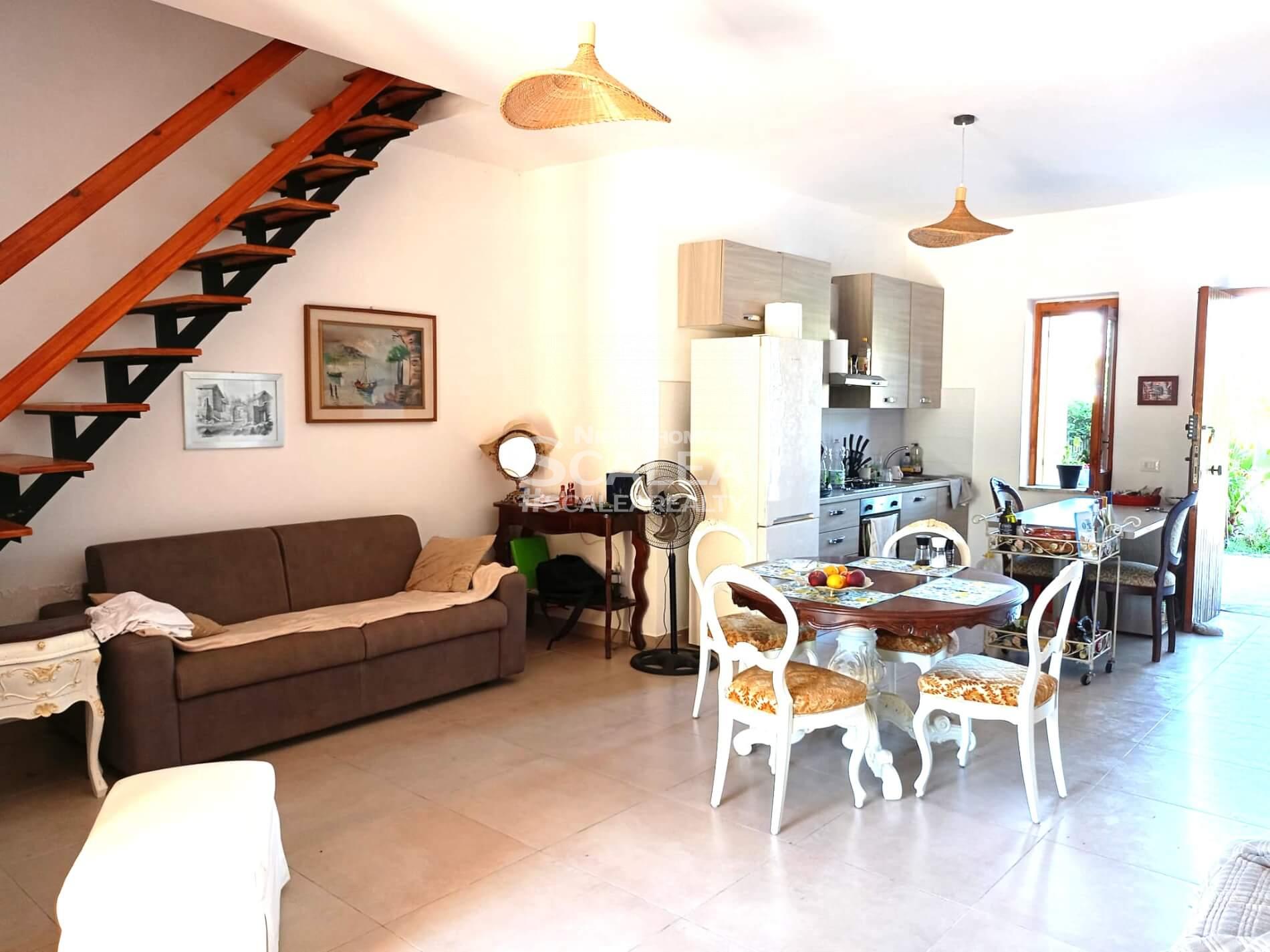 Willa w Baia del Carpino z basenem i widokiem na morze