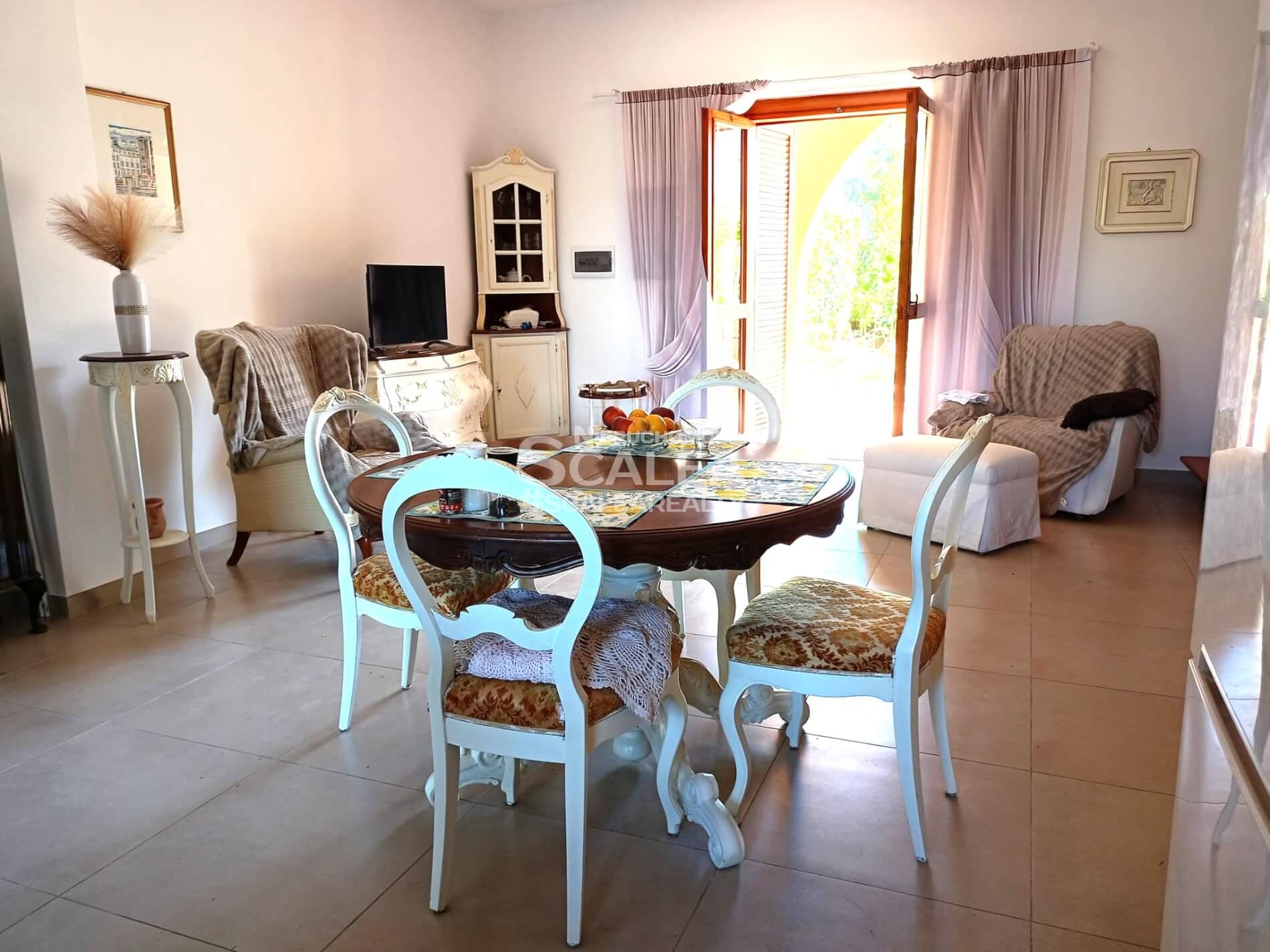 Willa w Baia del Carpino z basenem i widokiem na morze