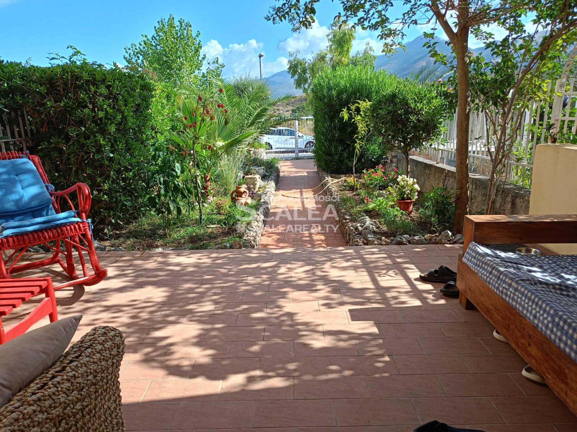 Willa w Baia del Carpino z basenem i widokiem na morze